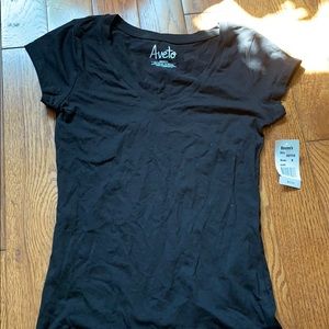 Black V-neck tshirt